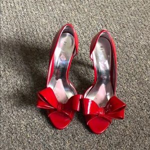 Paris Hilton red pumps
